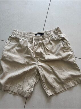 Pull&Bear Cream Elastic-Waist Shorts with Welt Back Pockets